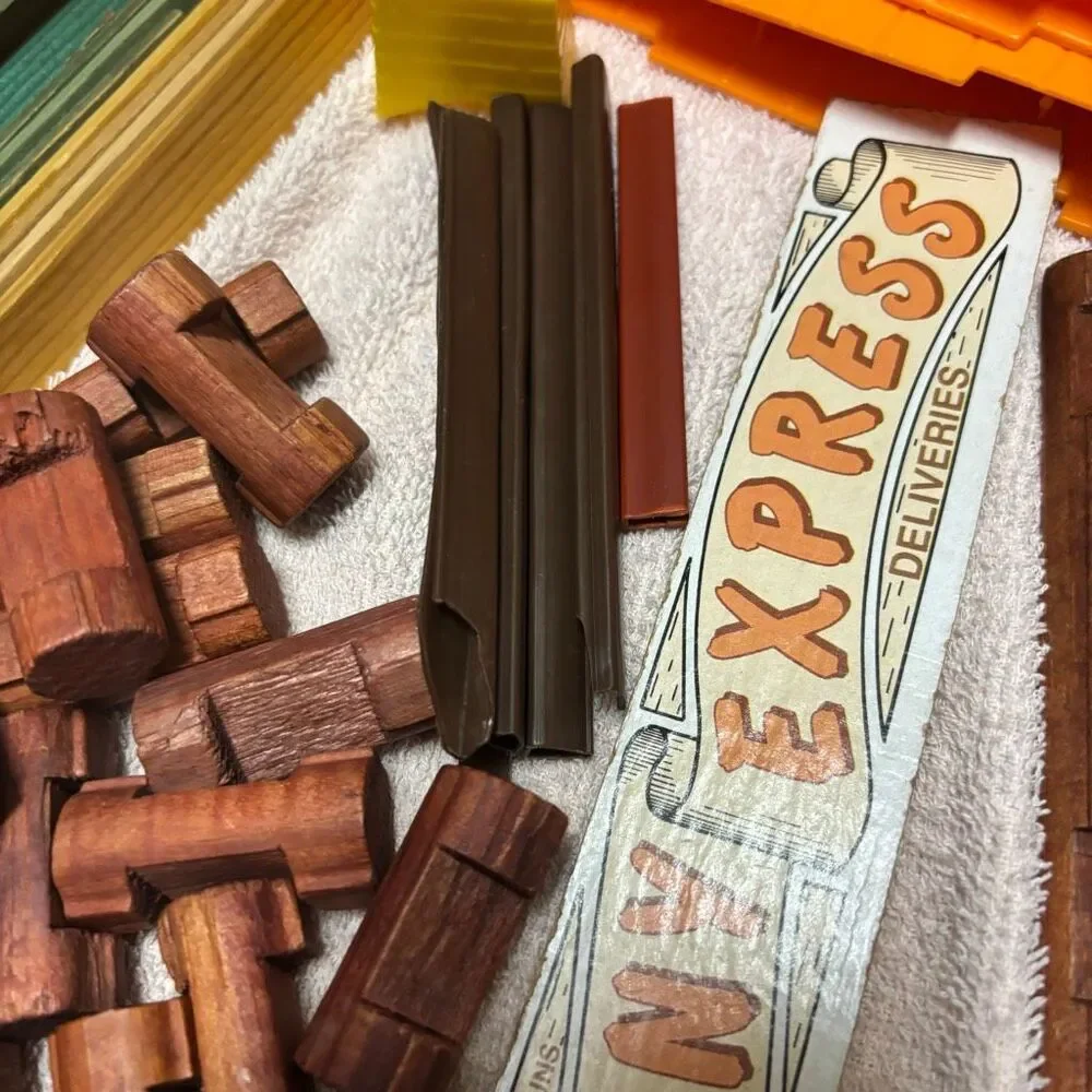Vintage Mixed Lincoln Logs Lot with 1978 Playskool #885 General Store Box